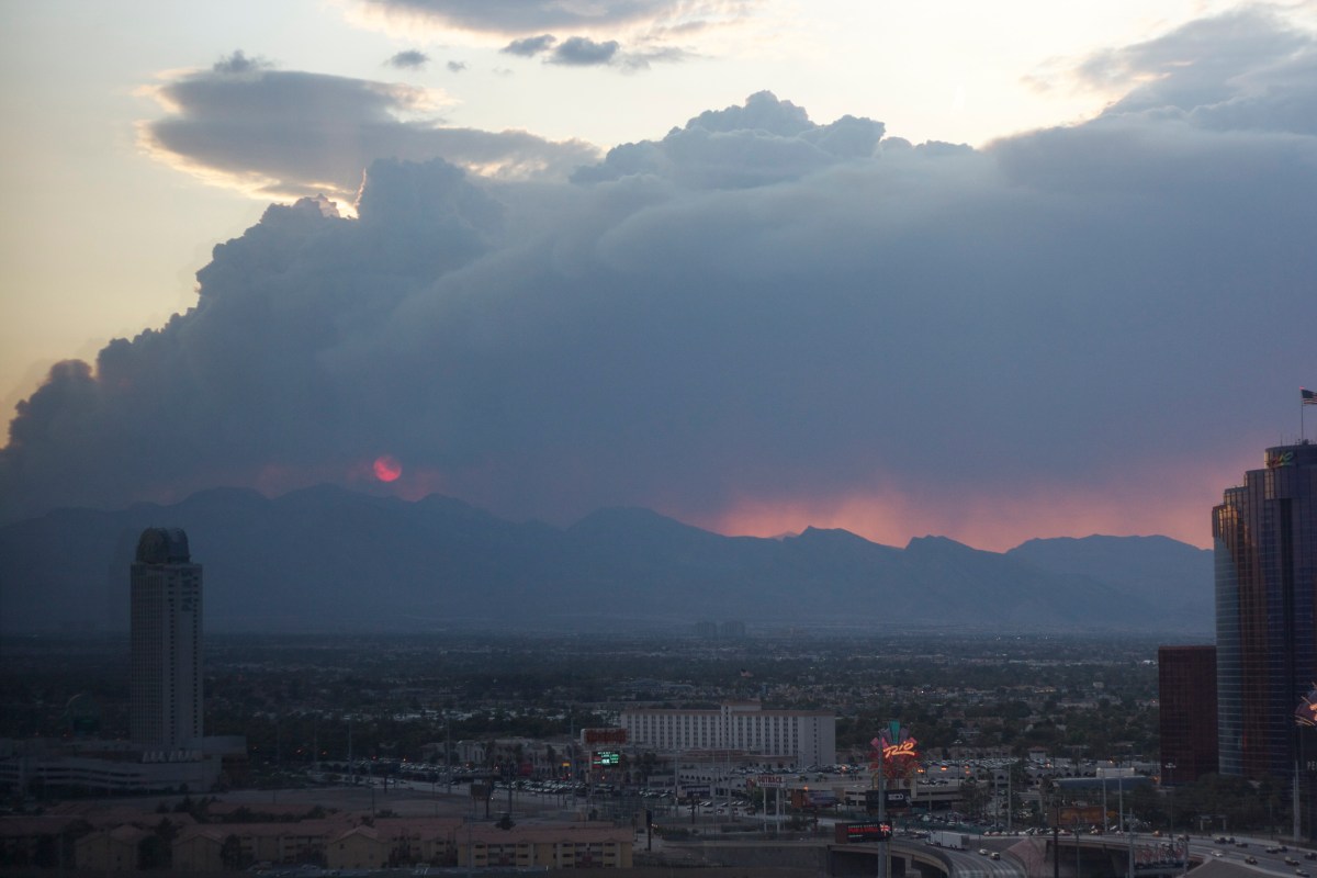 Nevada-vegas-travel-desert-sun