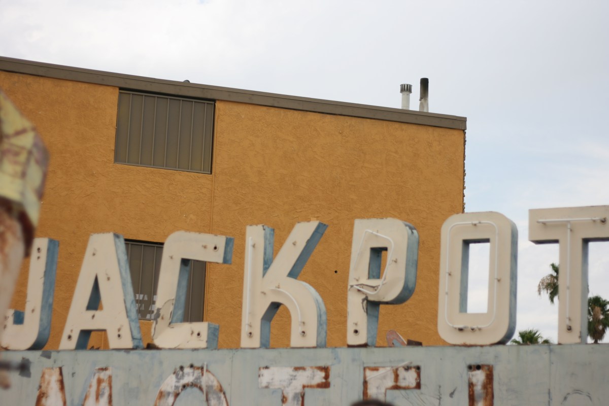 Vegas-travel-jackpot